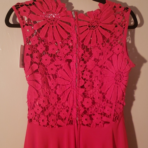 Stunning red gown - Picture 4 of 6